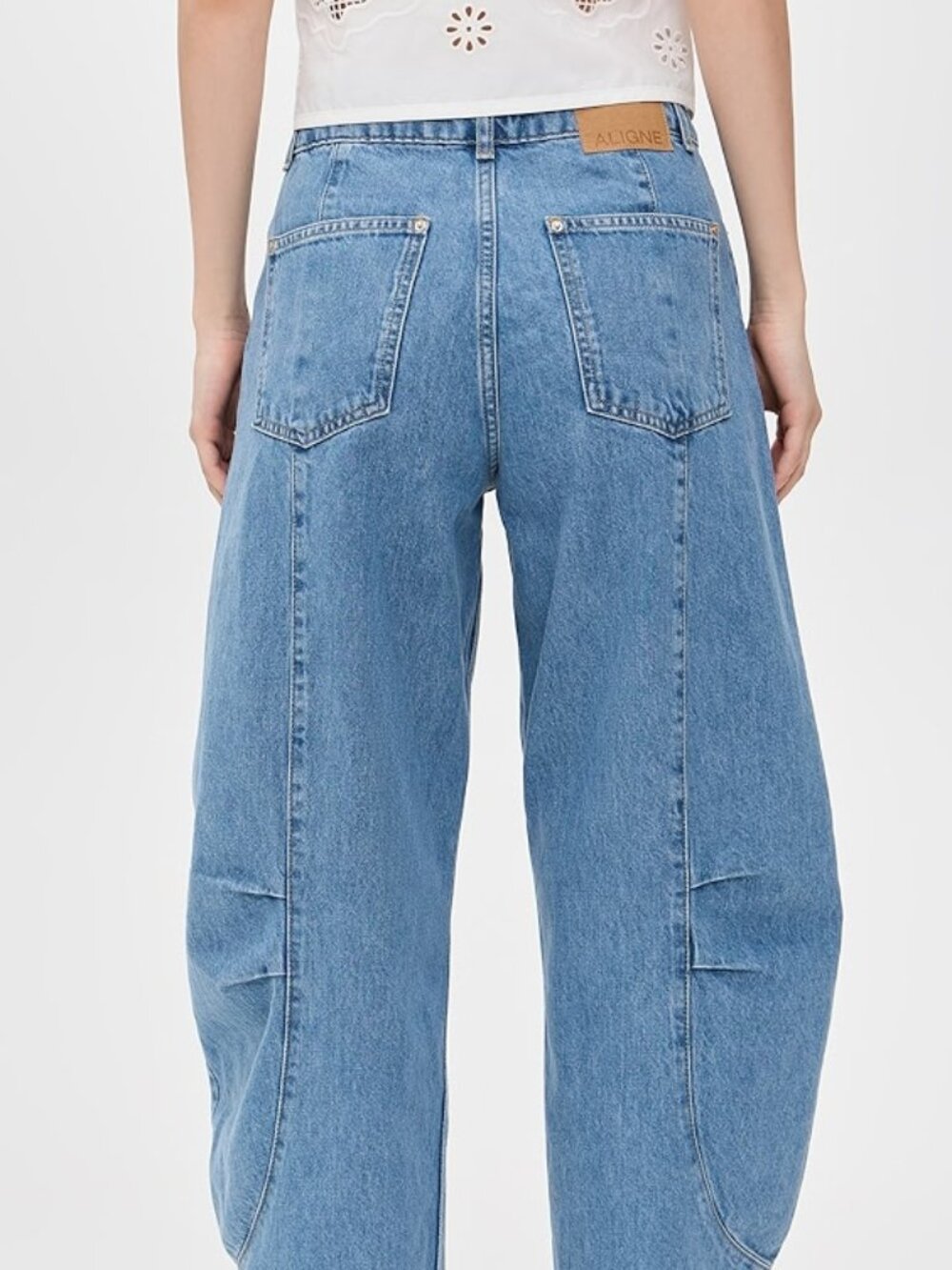 ALIGNE Courage Barrel Jeans in Light Wash Size 26 - Picture 2 of 5